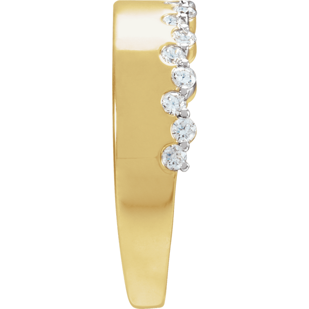 L’Allure Élégante Diamond Pavé Band Ring