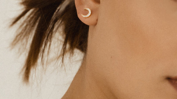 18K Gold Crescent Moon Studs