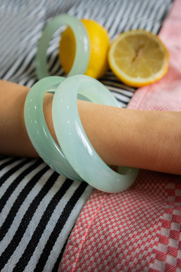 Silk collection | Lemonade — Light cyan jade stone bangle