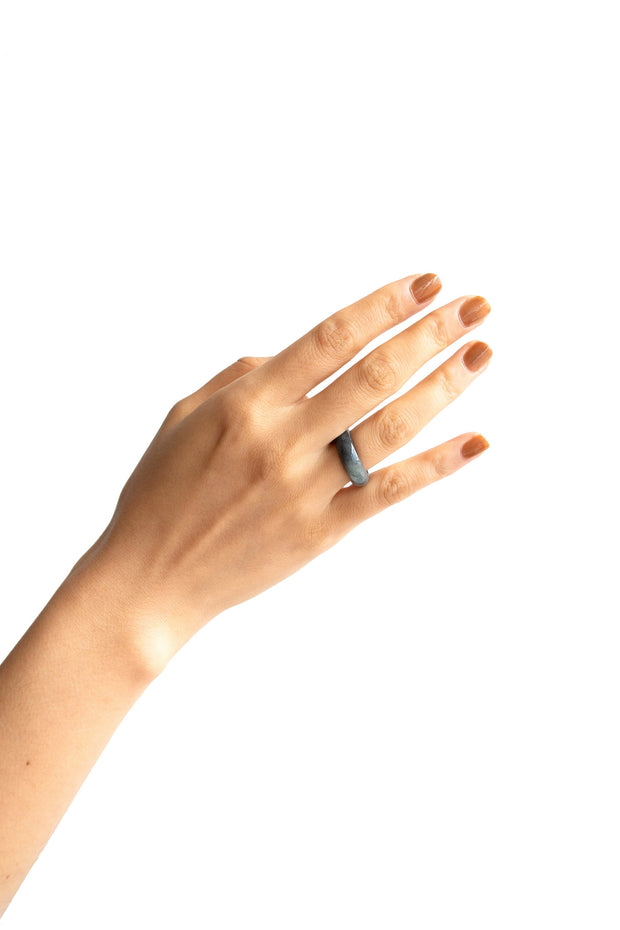 Sesame — Grey jade ring